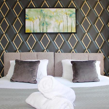 Homely And Budget Friendly 3 Bed House Sleeps 6 Free Parking! ميلتون كينيز المظهر الخارجي الصورة