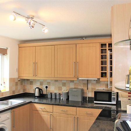 Homely And Budget Friendly 3 Bed House Sleeps 6 Free Parking! ميلتون كينيز المظهر الخارجي الصورة
