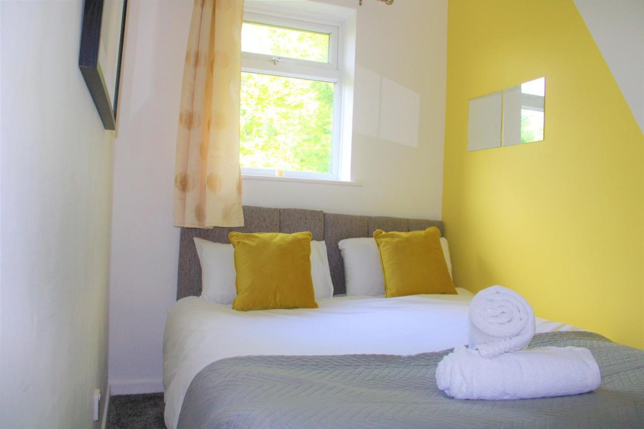 Homely And Budget Friendly 3 Bed House Sleeps 6 Free Parking! ميلتون كينيز المظهر الخارجي الصورة