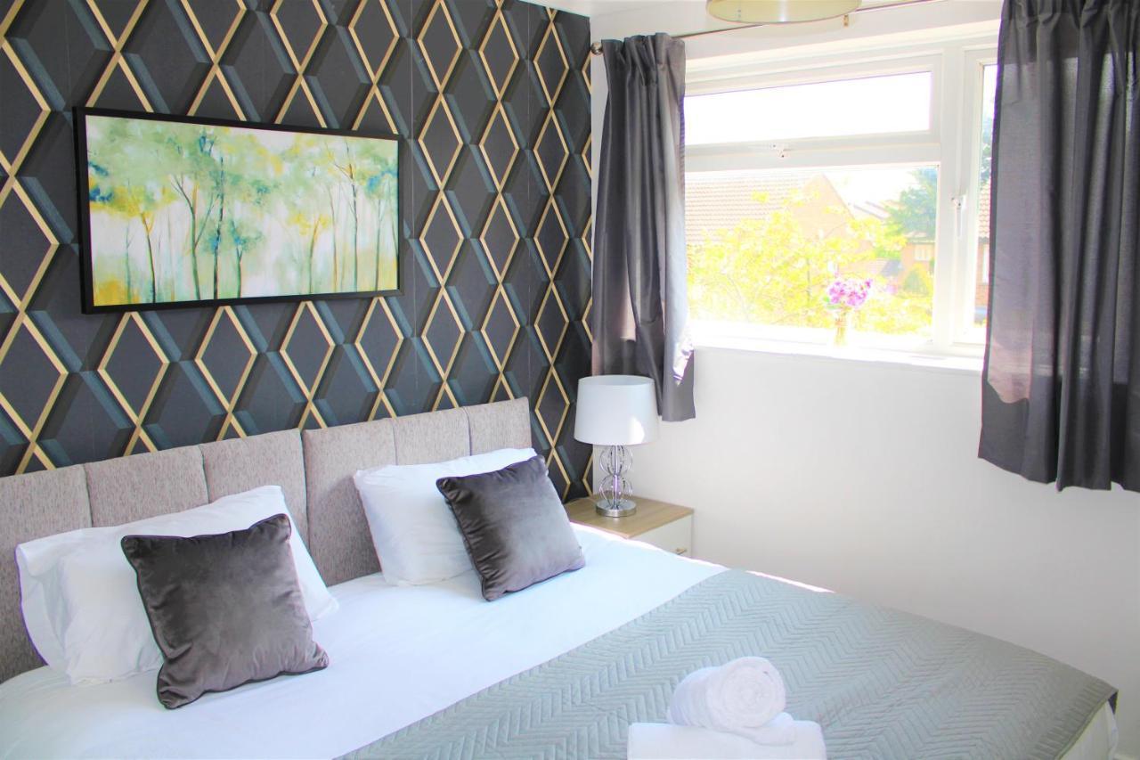 Homely And Budget Friendly 3 Bed House Sleeps 6 Free Parking! ميلتون كينيز المظهر الخارجي الصورة