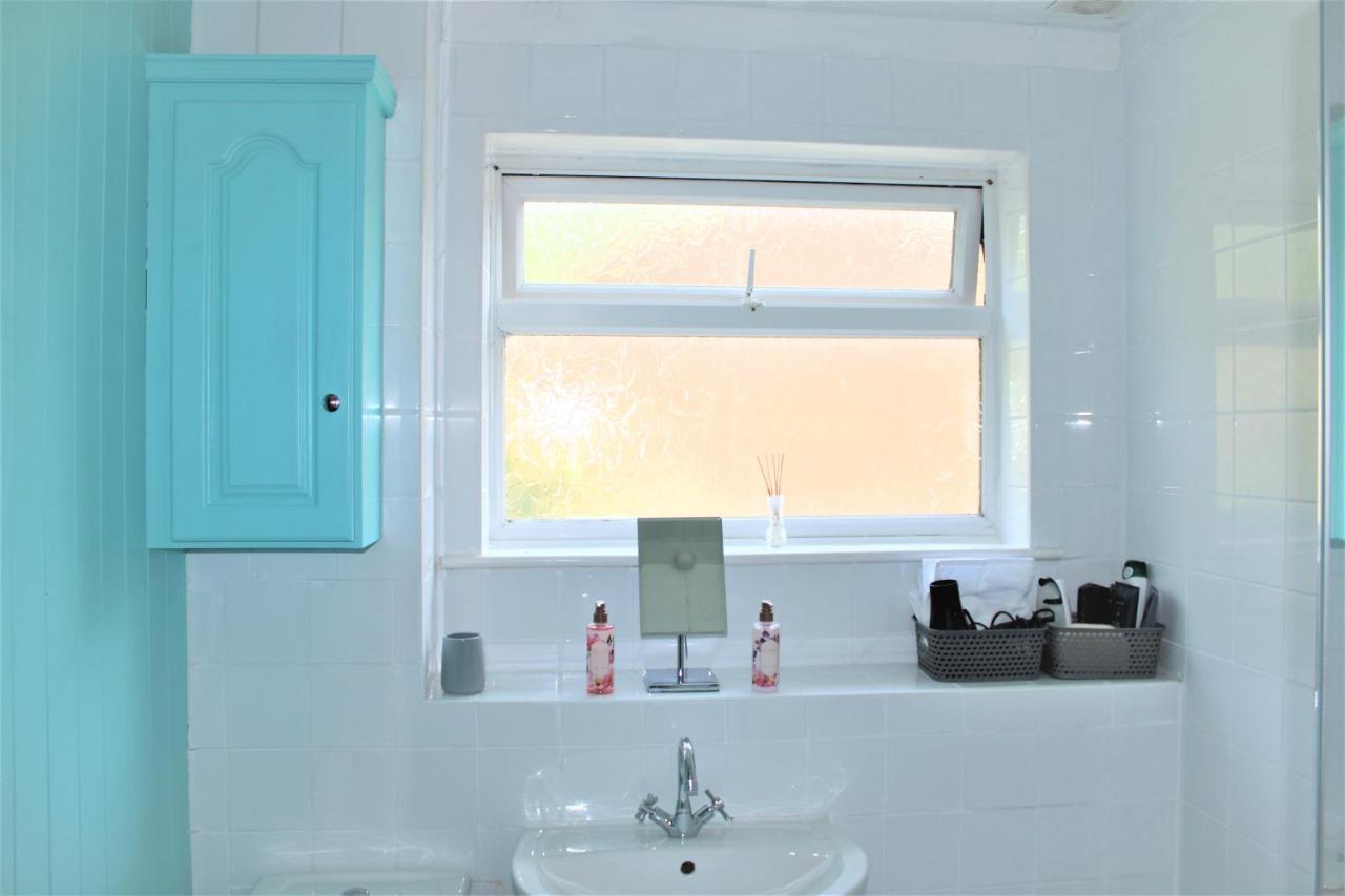 Homely And Budget Friendly 3 Bed House Sleeps 6 Free Parking! ميلتون كينيز المظهر الخارجي الصورة