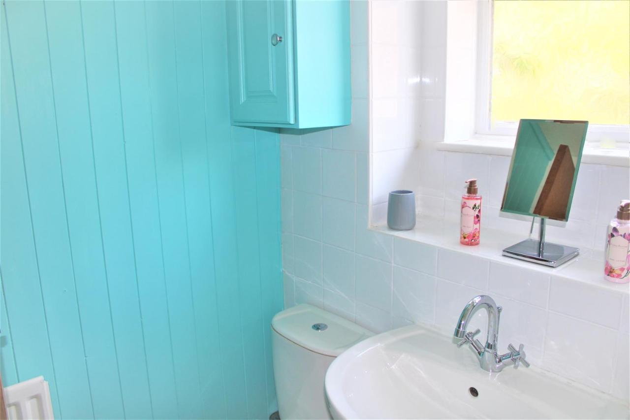 Homely And Budget Friendly 3 Bed House Sleeps 6 Free Parking! ميلتون كينيز المظهر الخارجي الصورة